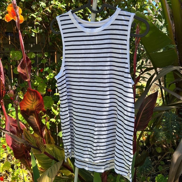 Aerie Navy + White Striped Muscle Tank Size Small - Picture 3 of 10